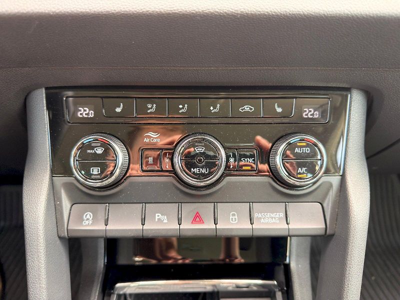 Škoda Karoq (2019) STYLE 4X4 SCR TDI 2.0/140KW 7D - fotka 22 z 26
