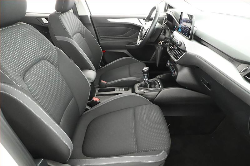 Ford Focus (2019) 1.0 EcoBoost, Tempomat - fotka 7 z 17