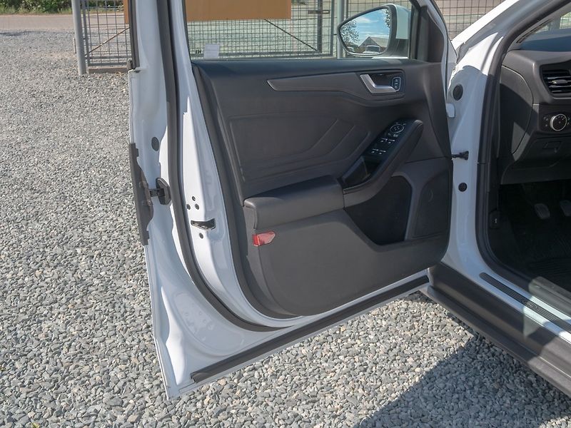 Ford Focus (2019) ČR 2.0TDCI 110KW – VÝBAVA! - fotka 13 z 55