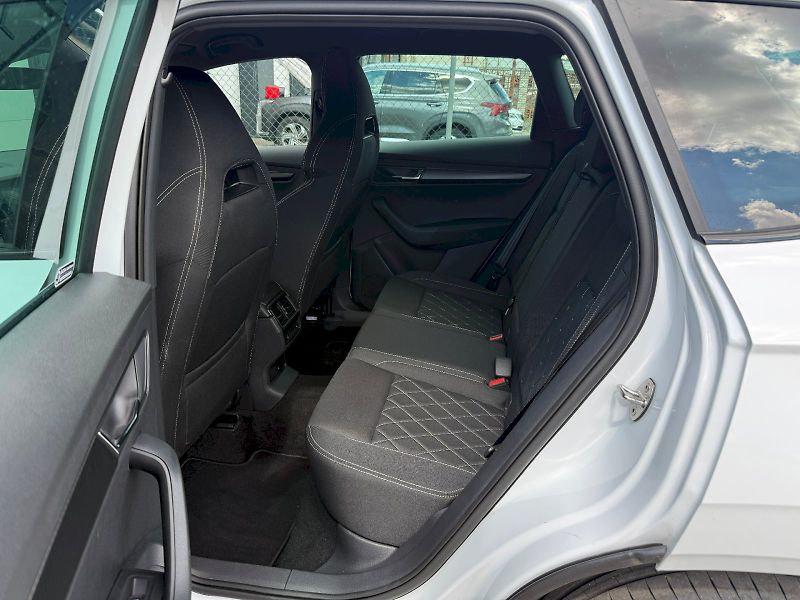 Škoda Karoq (2025) 1.5 TSI 110 kW DSG SportLine - fotka 10 z 28