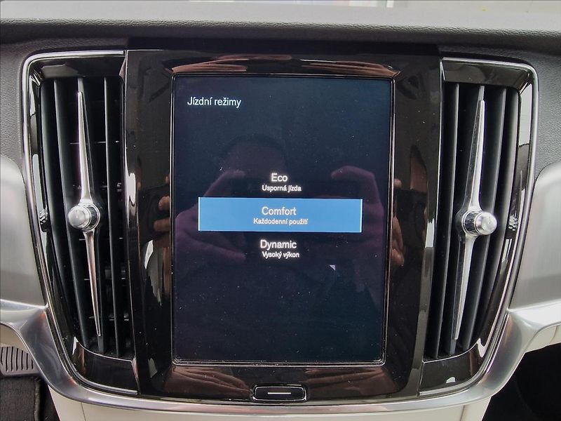 Volvo V90 2.0 D4 Momentum Pro,ČR,1.Maj. - fotka 31 z 50