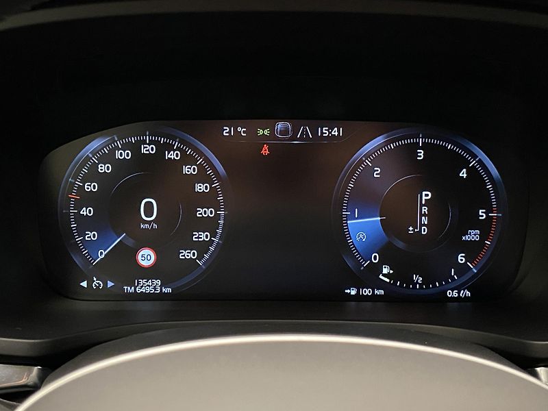 Volvo V60 D3 MOMENTUM AUT REZERVACE - fotka 25 z 39