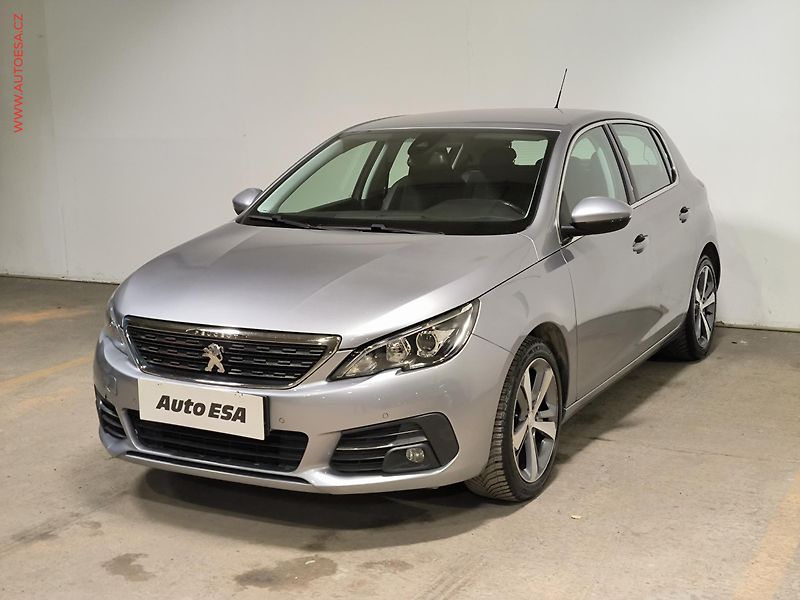 Peugeot 308 (2018) 1.2PT, Allure, navi - fotka 3 z 17
