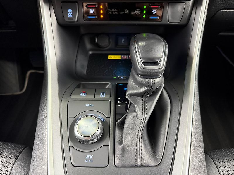 Toyota RAV4 2.5 HYBRID e-CVT 4WD EXECUTIVE - fotka 19 z 26