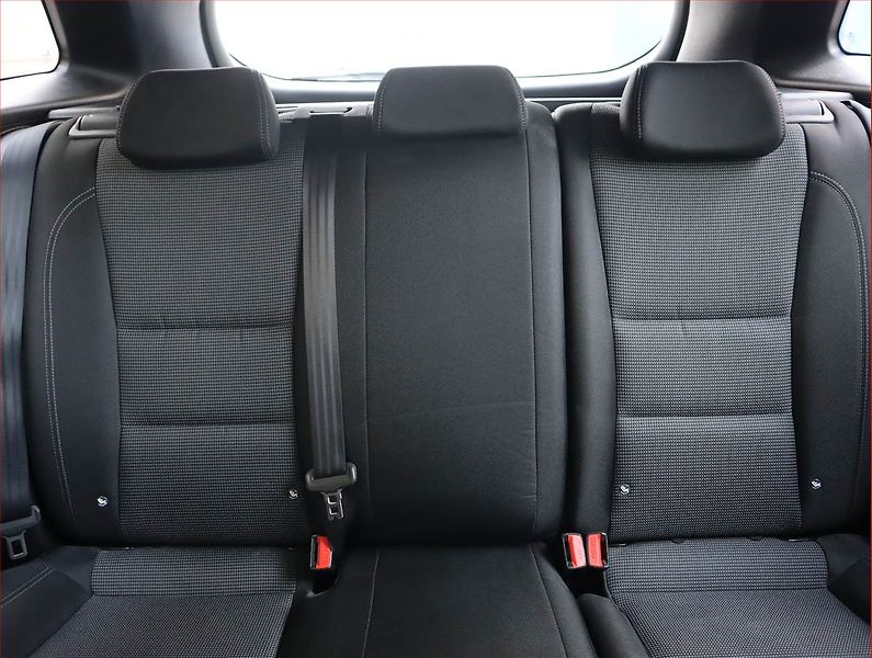Hyundai i30 (2016) Comfort 1.6 CRDi, Serv.kniha - fotka 10 z 16