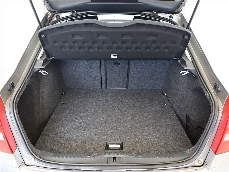 Škoda Octavia (2008) Elegance 1.6, Xenony, Tempomat - fotka 10 z 14