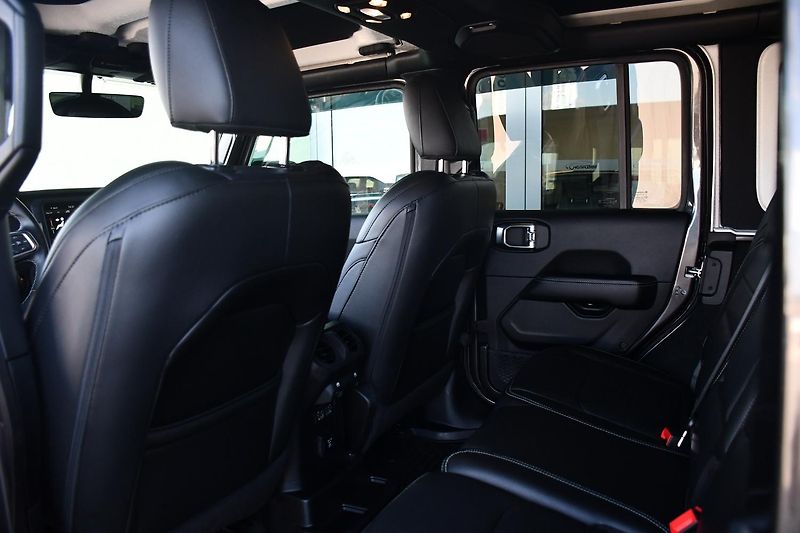 Jeep Wrangler 2.2CRD UNLIMITED REZERVACE - fotka 22 z 51