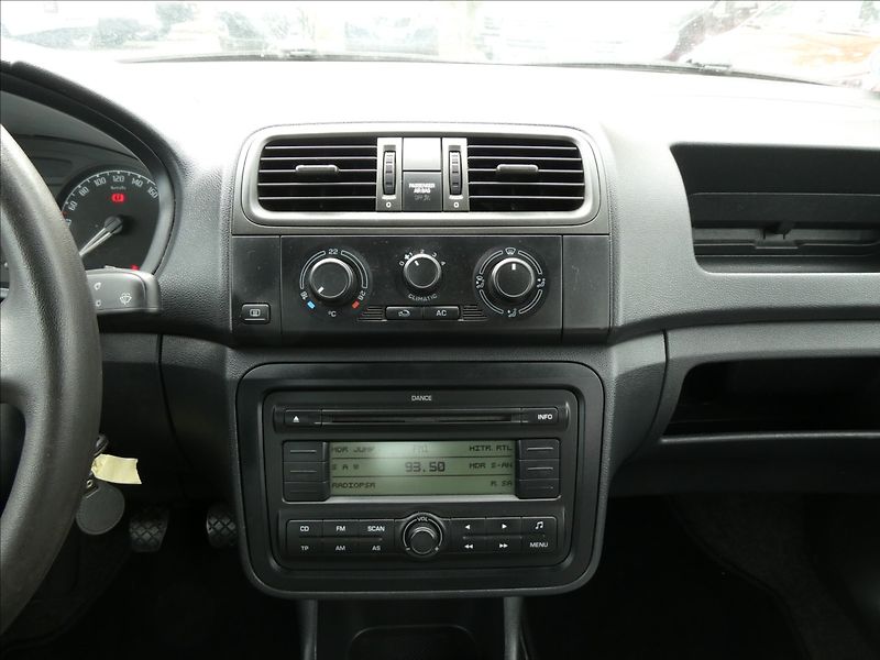 Škoda Fabia 1,2 HTP 1.MAJITEL, klimatizace - fotka 21 z 27