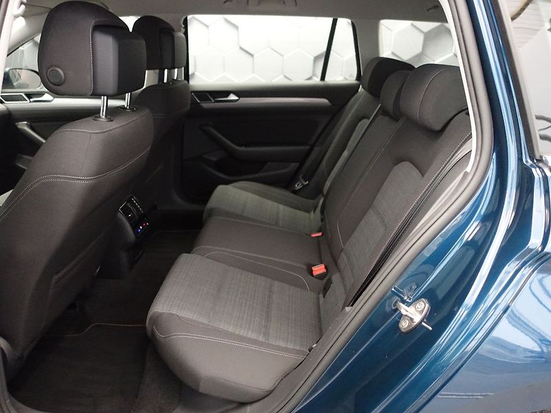 Volkswagen Passat 2.0 TDi LED SVĚTLA, ACC, DSG - fotka 25 z 38