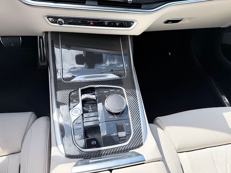 BMW X7 40xd Masáže N.náprava N.topení - fotka 27 z 28