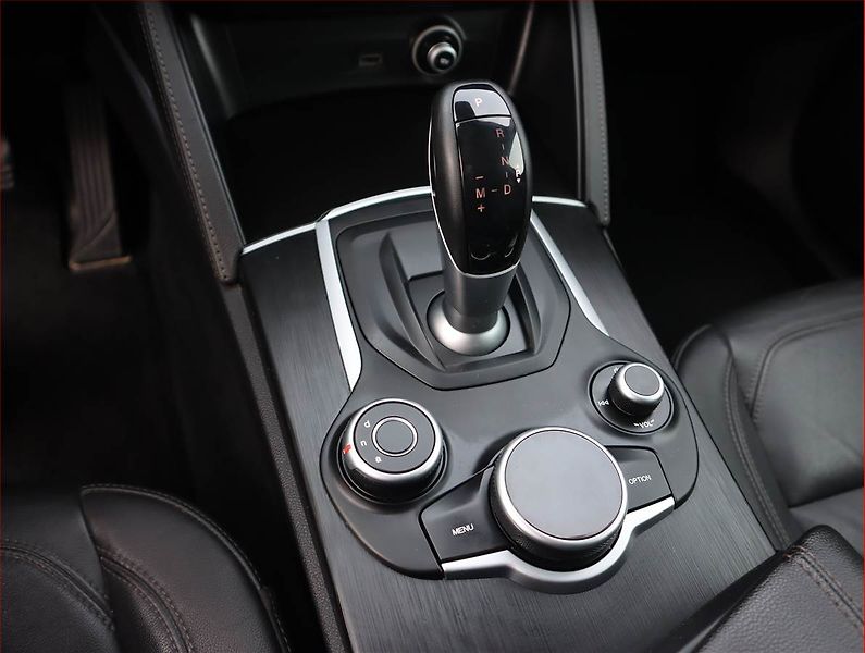 Alfa Romeo Stelvio (2018) 2.2 Diesel, Automat, Kůže - fotka 15 z 20