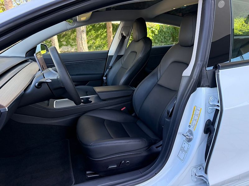 Tesla Model 3 Performance 82 kWh - fotka 10 z 37