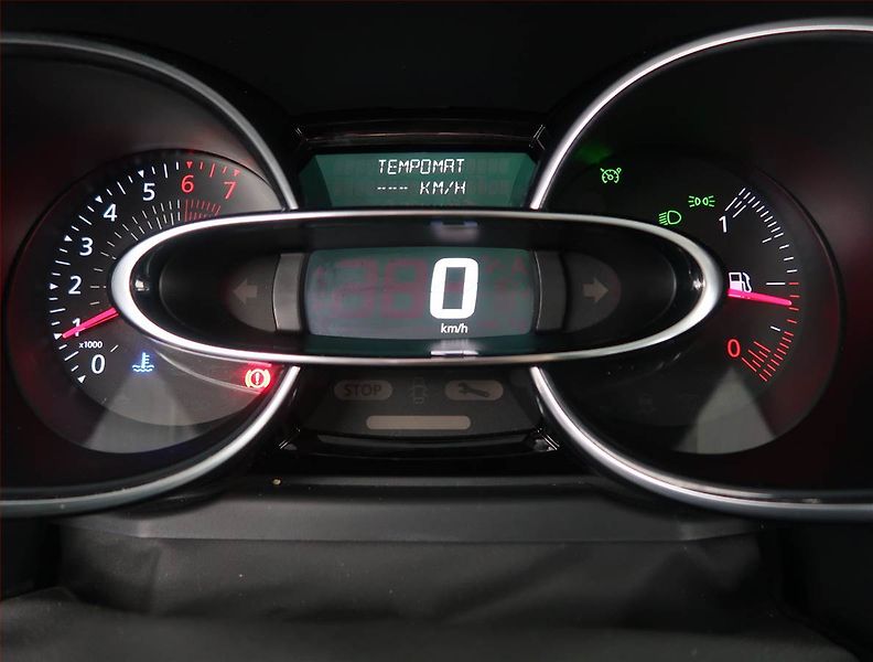 Renault Clio (2016) 1.2 16V, Tempomat - fotka 11 z 14