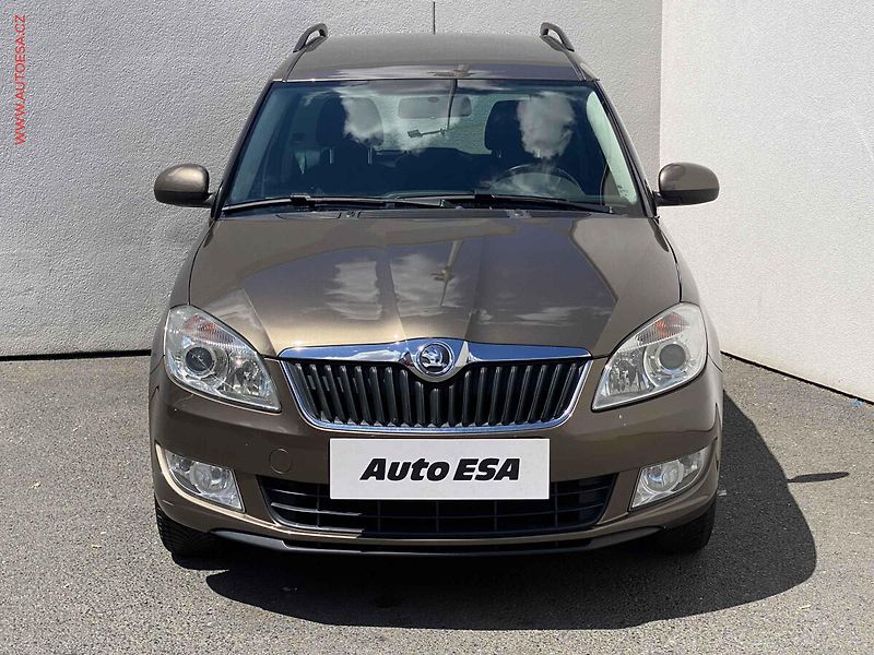 Škoda Roomster (2013) 1.2 TSI, Ambition, TZ - fotka 2 z 19