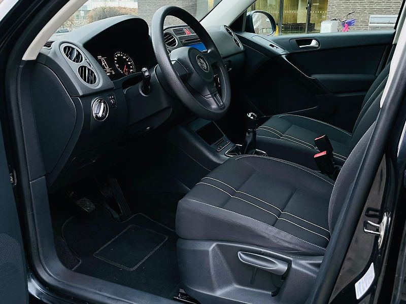 Volkswagen Tiguan 1.4TSi MANUÁL VÝHŘEV SERVISKA - fotka 28 z 45