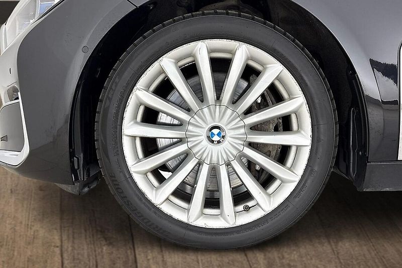 BMW Řada 7 750d xDrive - fotka 26 z 26