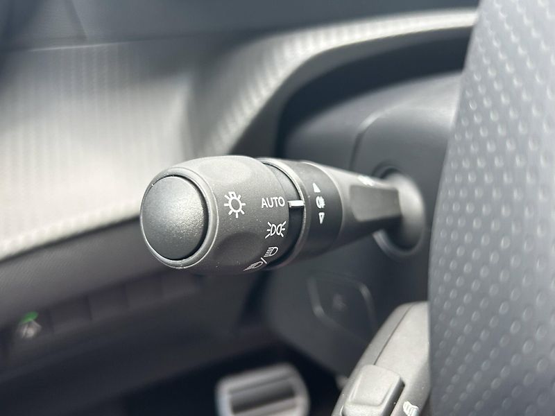 Peugeot 208 (2026) GT e-DCS6 1,2 Hybrid - fotka 17 z 26