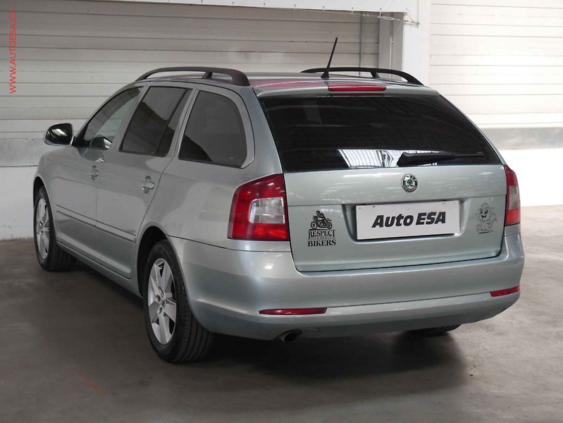 Škoda Octavia (2012) 1.6 TDi, ČR, AAC, tempo - fotka 4 z 16