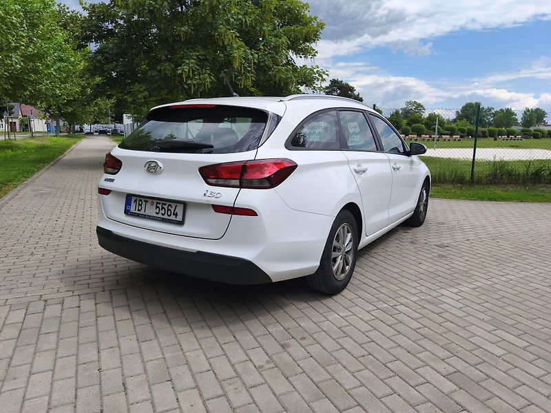 Hyundai i30 1.0 T -Gdi 88Kw Kombi - fotka 9 z 26