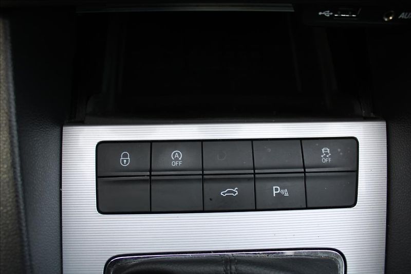Škoda Octavia 1,6 TDi  4 x 4,ČR,XENONY,TOP - fotka 21 z 30