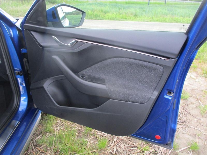 Škoda Kamiq 1.5TSi 110kW 7DSG STYLE PLUS - fotka 29 z 49