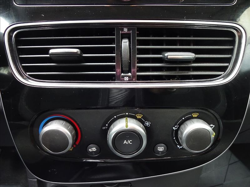 Renault Clio 1,2i16V 54kW - fotka 33 z 47