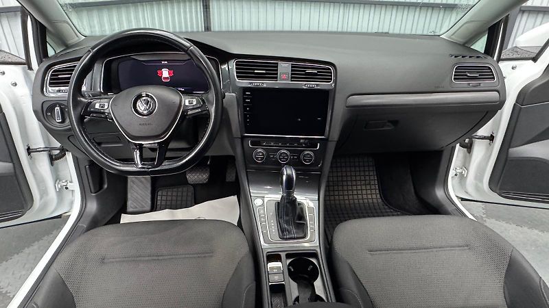 Volkswagen e-Golf (2018) 100KW - fotka 22 z 24