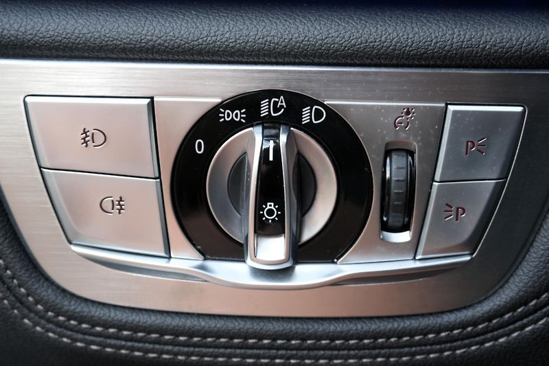 BMW Řada 7 740d xDrive, Laser, Ventilace - fotka 27 z 42