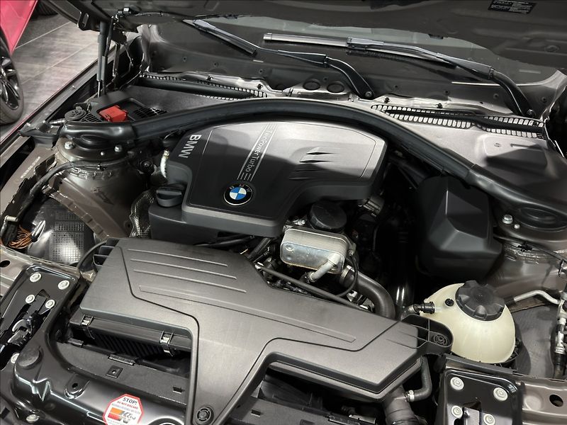 BMW Řada 3 2,0   320i 135KW BI-XEN KŮŽE T - fotka 45 z 46
