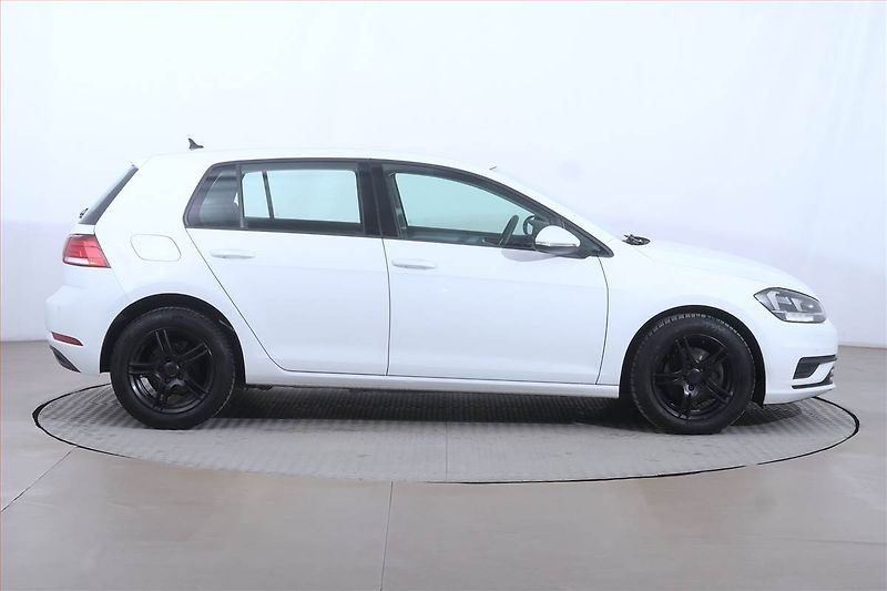 Volkswagen Golf (2018) 1.6 TDI, Park. senzory - fotka 6 z 14