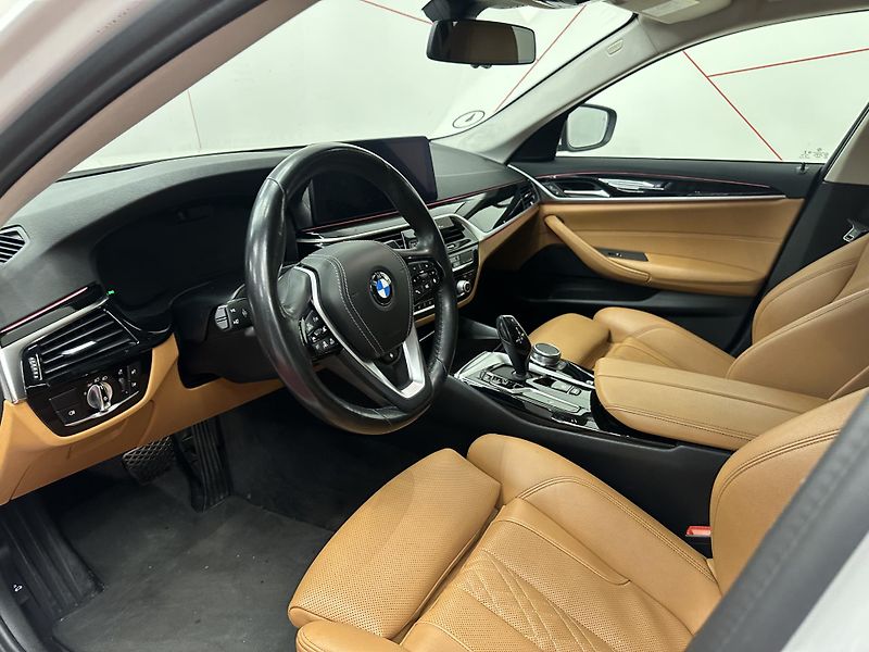 BMW Řada 5 (2021) 530d TAŽNÉ*LED*KAMERA*TOP SPEC - fotka 8 z 18