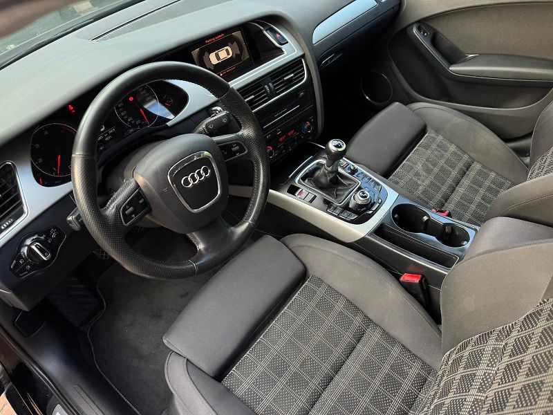 Audi A4 (2012) 2.0TDi ČR VÝBAVA SERVIS ČIDLA - fotka 15 z 26