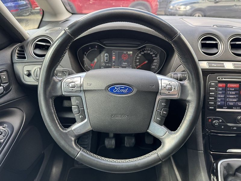 Ford S-MAX (2014) 2.0TDCi Titanium Navi Pano - fotka 7 z 46