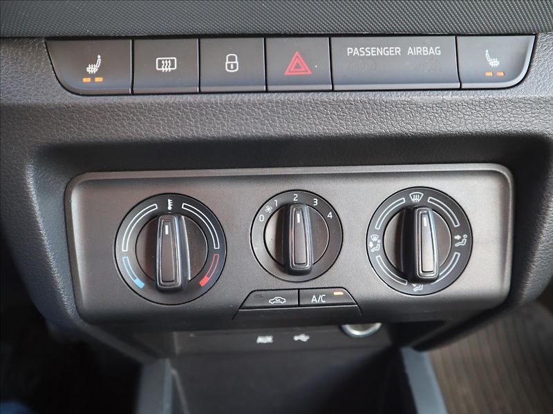 Škoda Fabia 1,2   TSi 66kW ParkPilot Klima - fotka 19 z 30