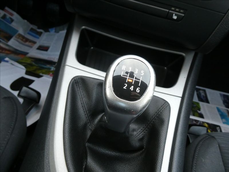 BMW Řada 1 1,6 i 85kW serviska, 2.majitel - fotka 27 z 40