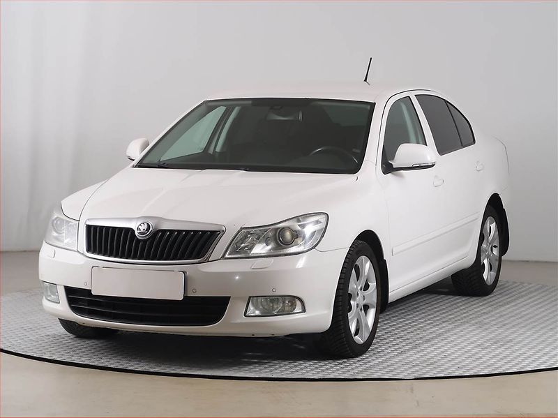 Škoda Octavia (2012) 2.0 TDI, Tempomat - fotka 2 z 15