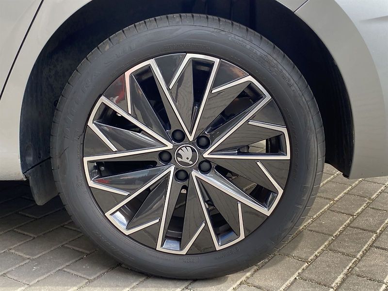 Škoda Scala (2025) 1.0 TSI Top Selection - fotka 29 z 33