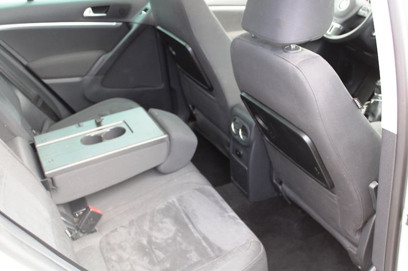 Volkswagen Tiguan (2012) 2.0 TDI KLIMA VÝHŘEV TAŽNÉ NAV - fotka 13 z 23