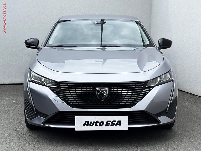 Peugeot 308 (2022) 1.2, Allure - fotka 2 z 3