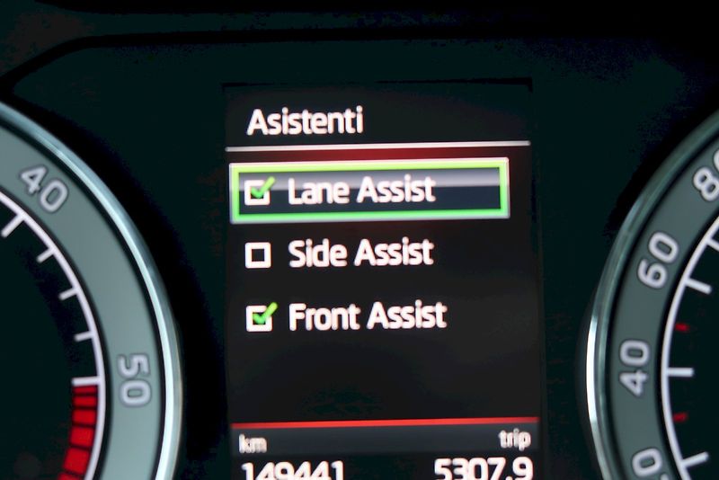 Škoda Superb (2018) Combi L&K  2,0 TDi/140 kW 4X4 - fotka 21 z 36