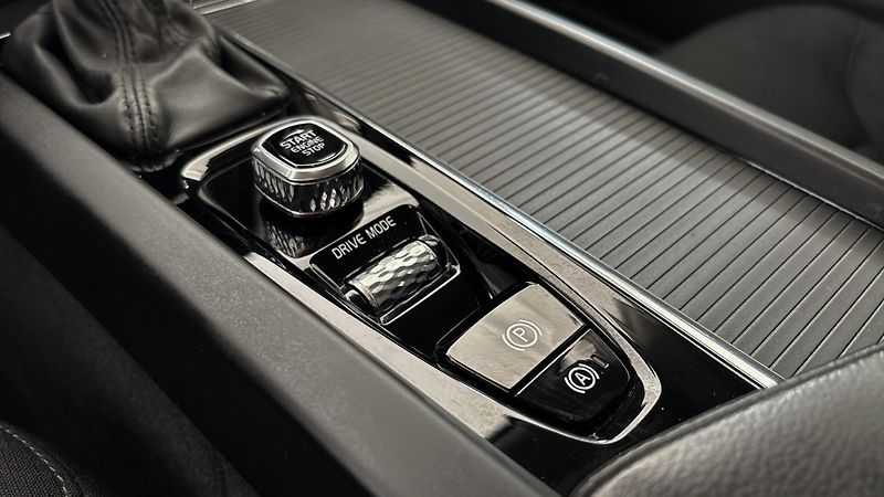 Volvo V60 (2018) D4 MOMENTUM + EL. TAŽNÉ - fotka 16 z 33