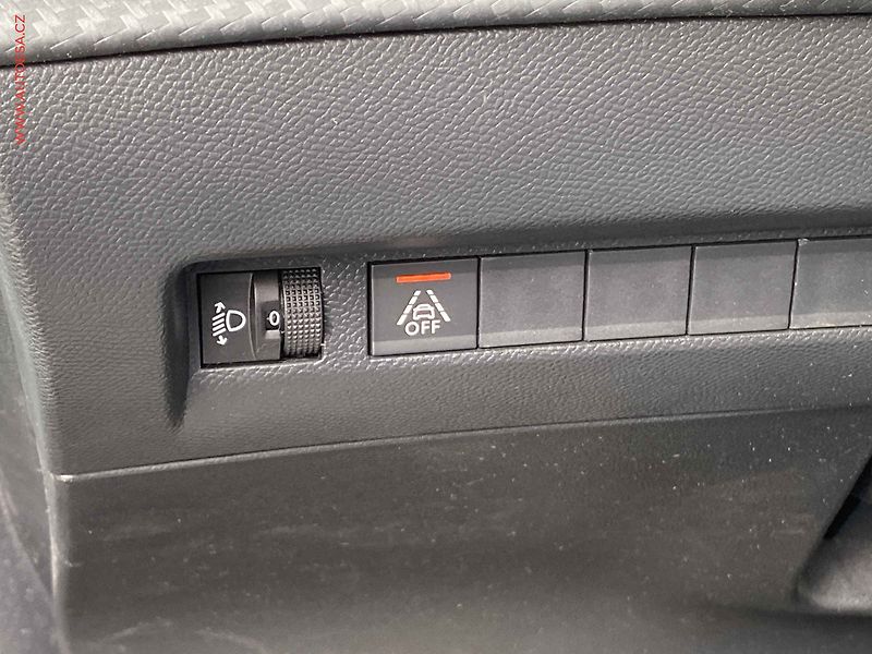 Peugeot 208 (2020) 1.2 PT, Allure, LED, kamera - fotka 14 z 19