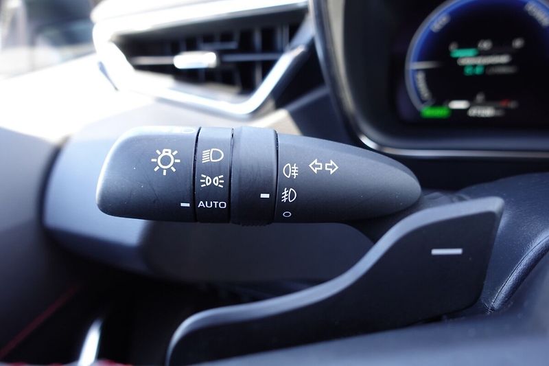 Toyota Corolla 2,0HSD GR-Sport Dynamic - fotka 26 z 32