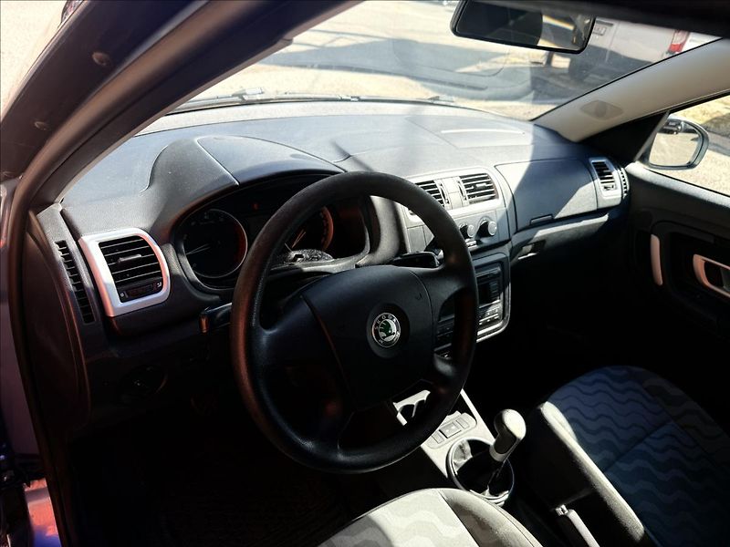 Škoda Roomster 1,2 HTP - fotka 9 z 31