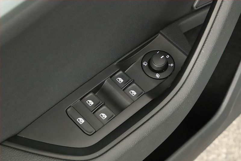 Škoda Superb (2017) 1.8 TSI, Automat, Navi - fotka 10 z 18