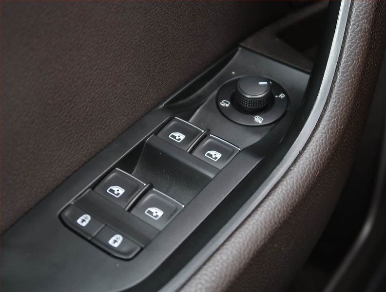Škoda Superb (2018) Laurin&Klement 2.0 TDI, 4X4 - fotka 18 z 25