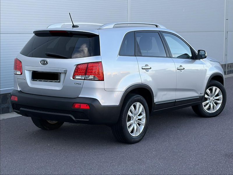 Kia Sorento (2011) 7MÍST/2.2d AT 145kW/BEZ KOROZE - fotka 3 z 21