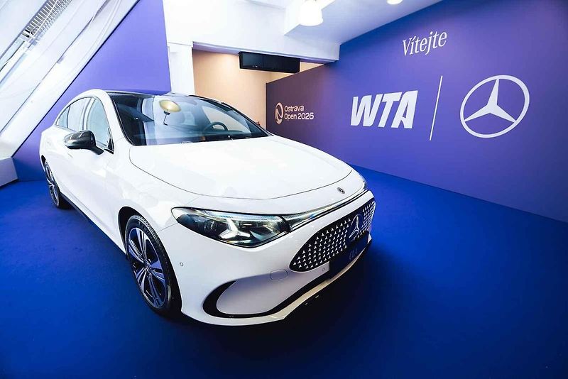 Mercedes-Benz letos odstartoval novou éru jako globální partner ženského tenisu (WTA). Své ambice v tomto sportu nyní potvrzuje i v České republice, kde v rámci ostravského turnaje představuje dvě klíčové novinky: novou generaci modelů GLB a GLC.