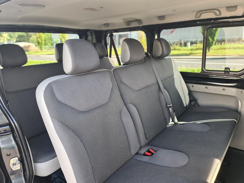 Opel Vivaro (2011) 2.0 CDTi 84-KW 8-MÍST OLOMOUC - fotka 24 z 75