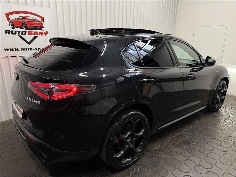Alfa Romeo Stelvio VELOCE 154kW Q4 PANO H&K R21 - fotka 8 z 42